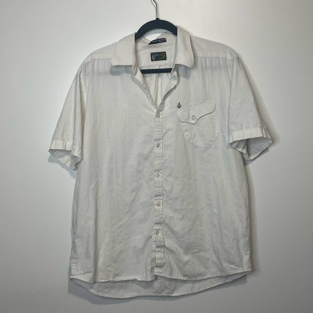 Volcom Men's Short Sleeve Button Front Shirt size Large